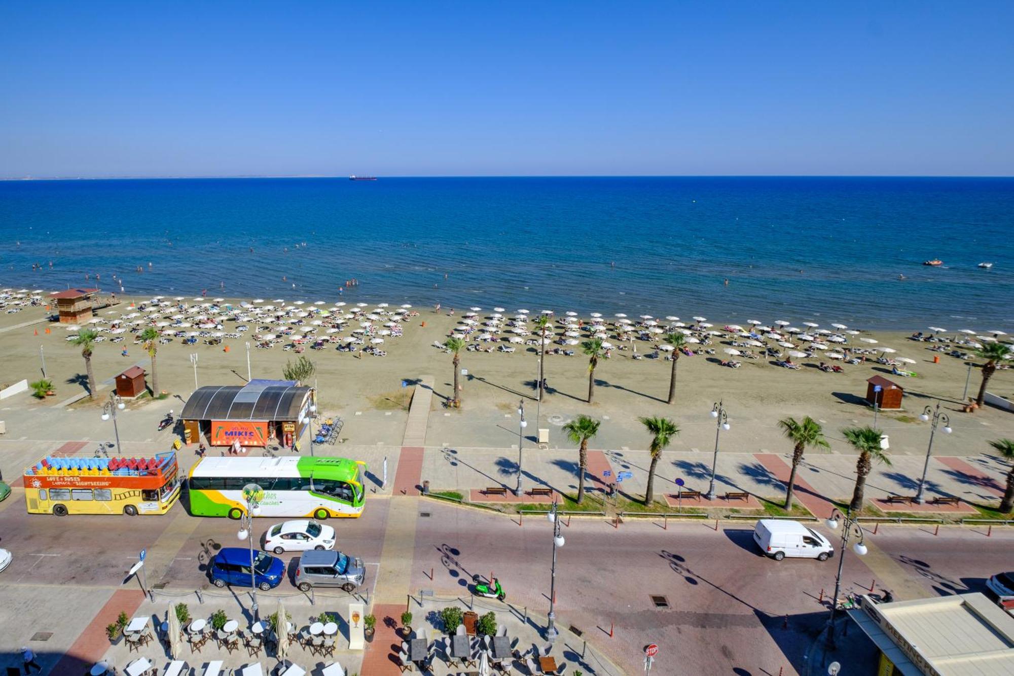 Lazuli Sea View Beachfront Ap 21 Larnaca Dış mekan fotoğraf