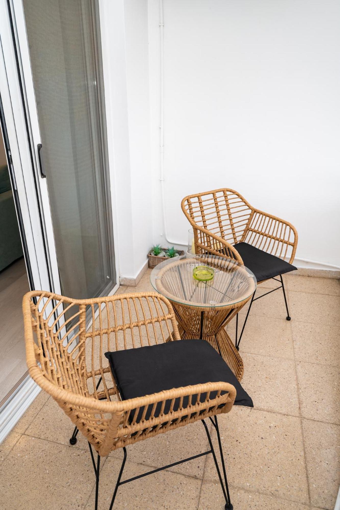 Lazuli Sea View Beachfront Ap 21 Larnaca Dış mekan fotoğraf