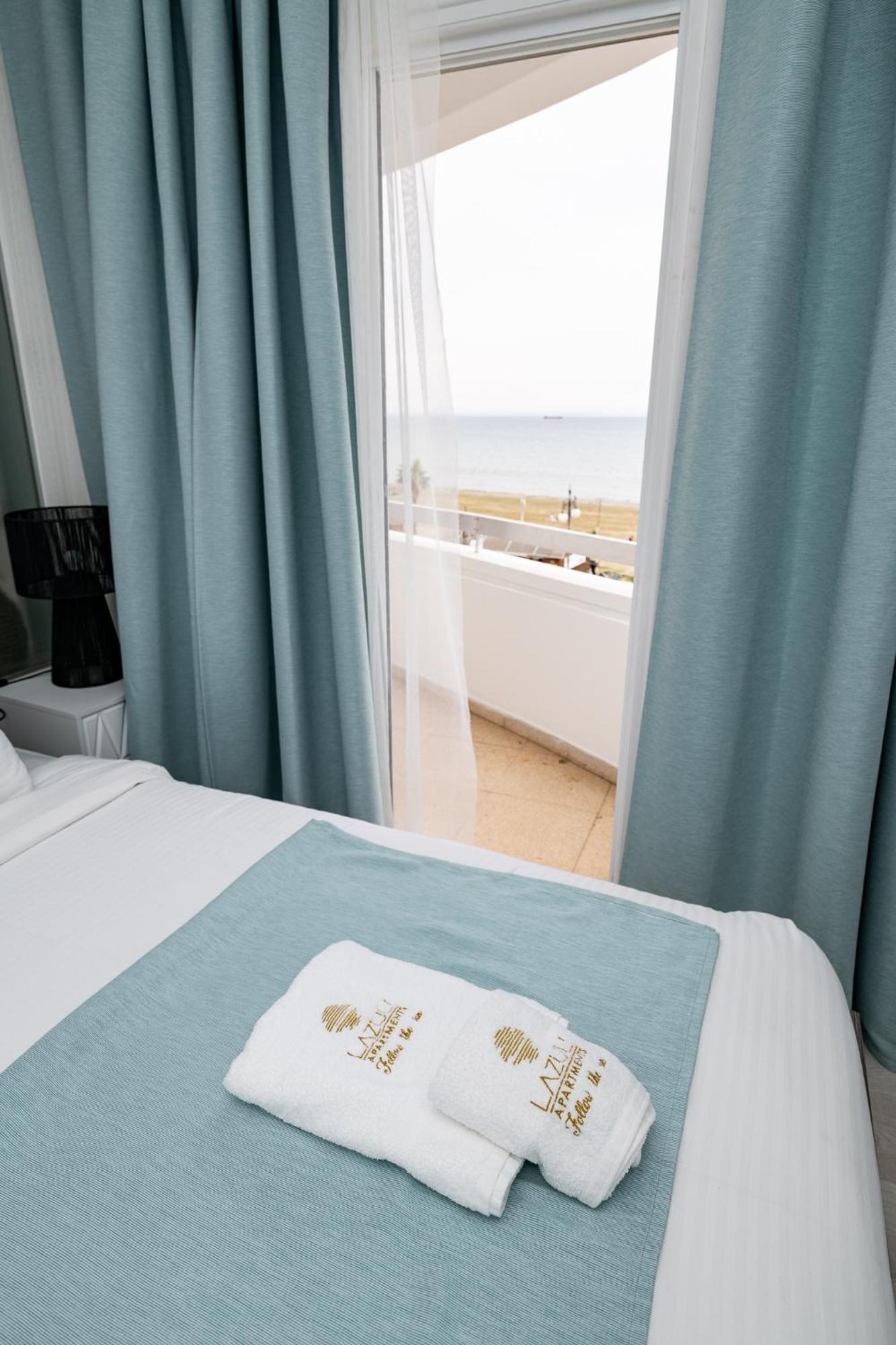 Lazuli Sea View Beachfront Ap 21 Larnaca Dış mekan fotoğraf