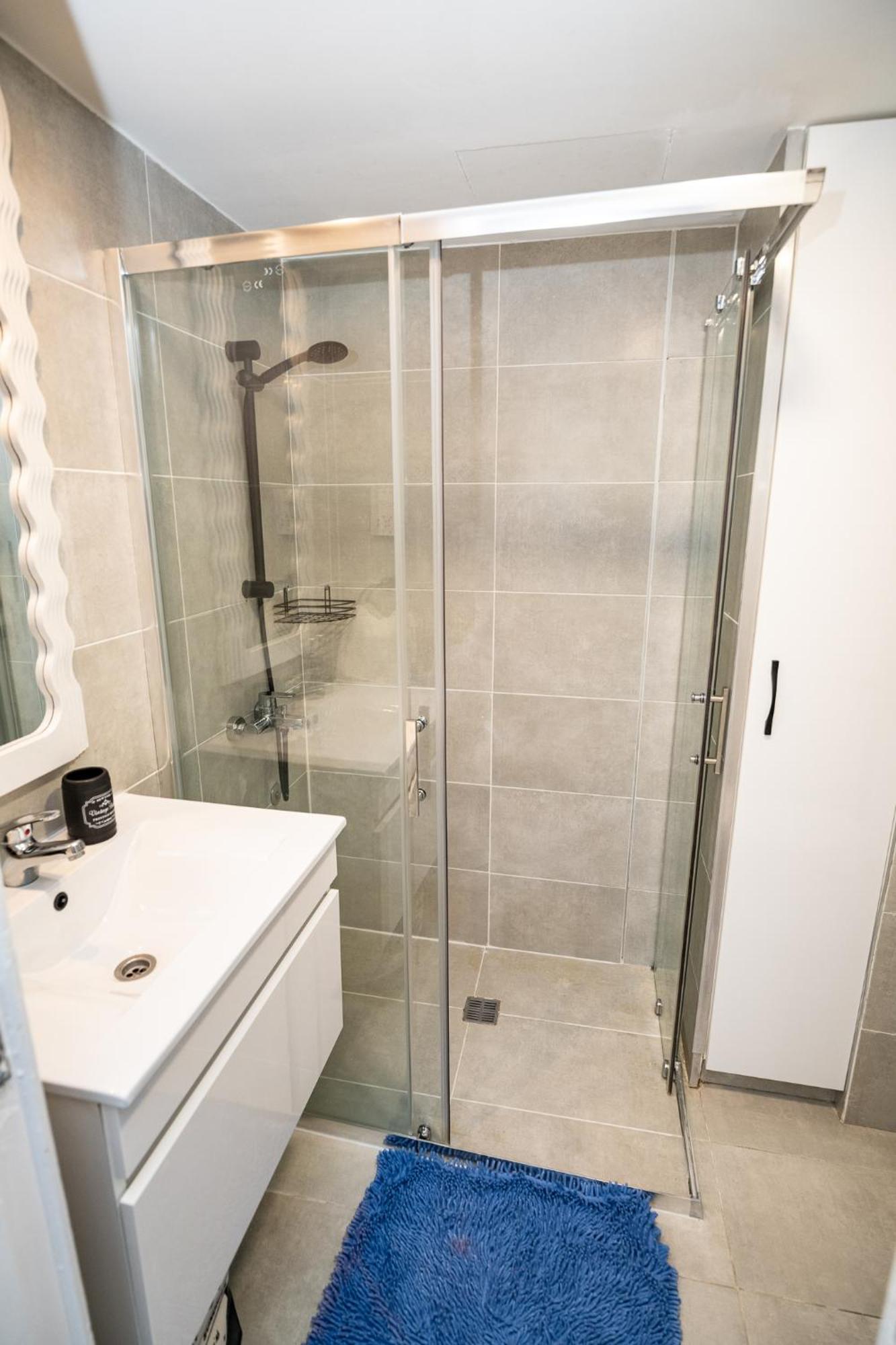 Lazuli Sea View Beachfront Ap 21 Larnaca Dış mekan fotoğraf