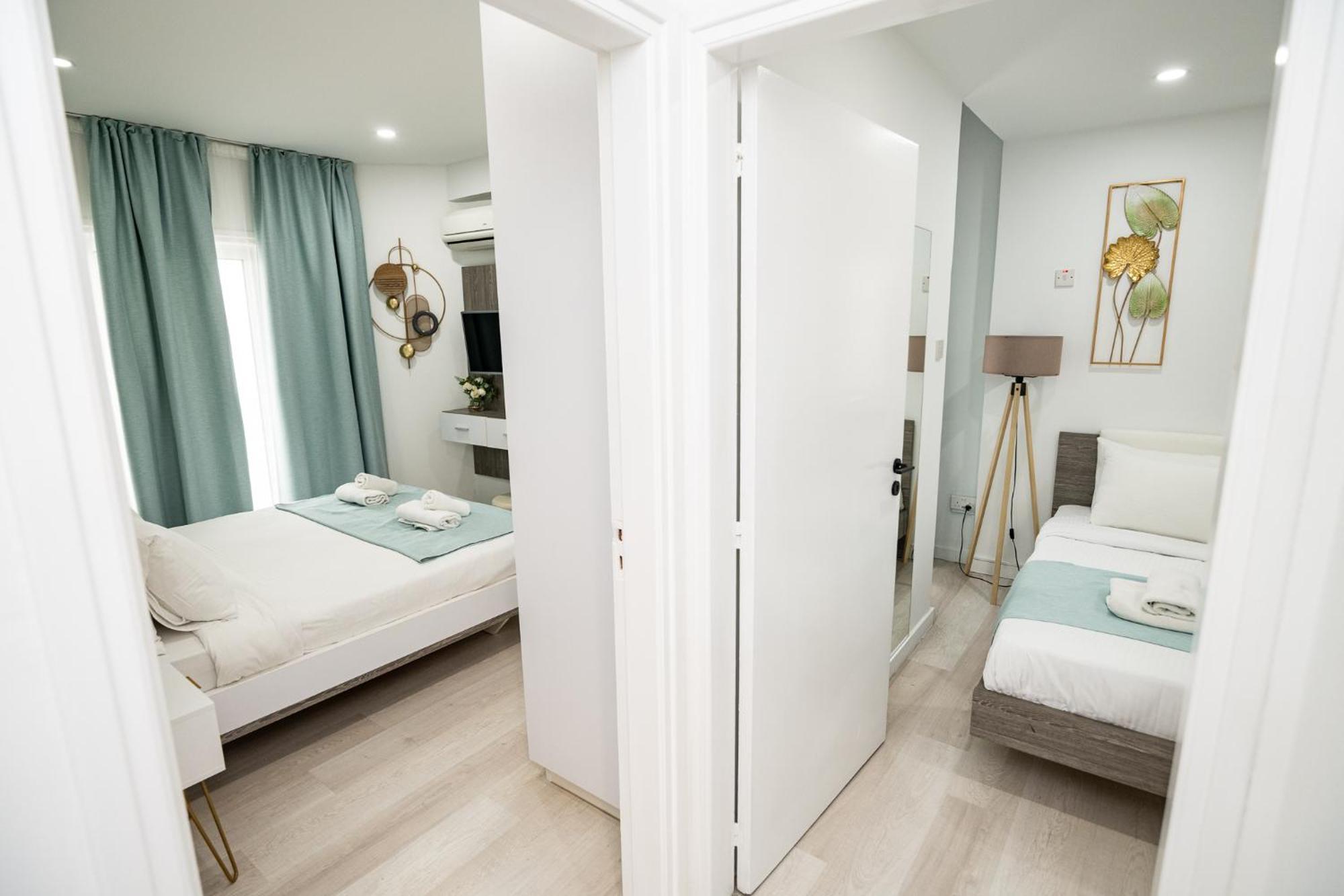 Lazuli Sea View Beachfront Ap 21 Larnaca Dış mekan fotoğraf