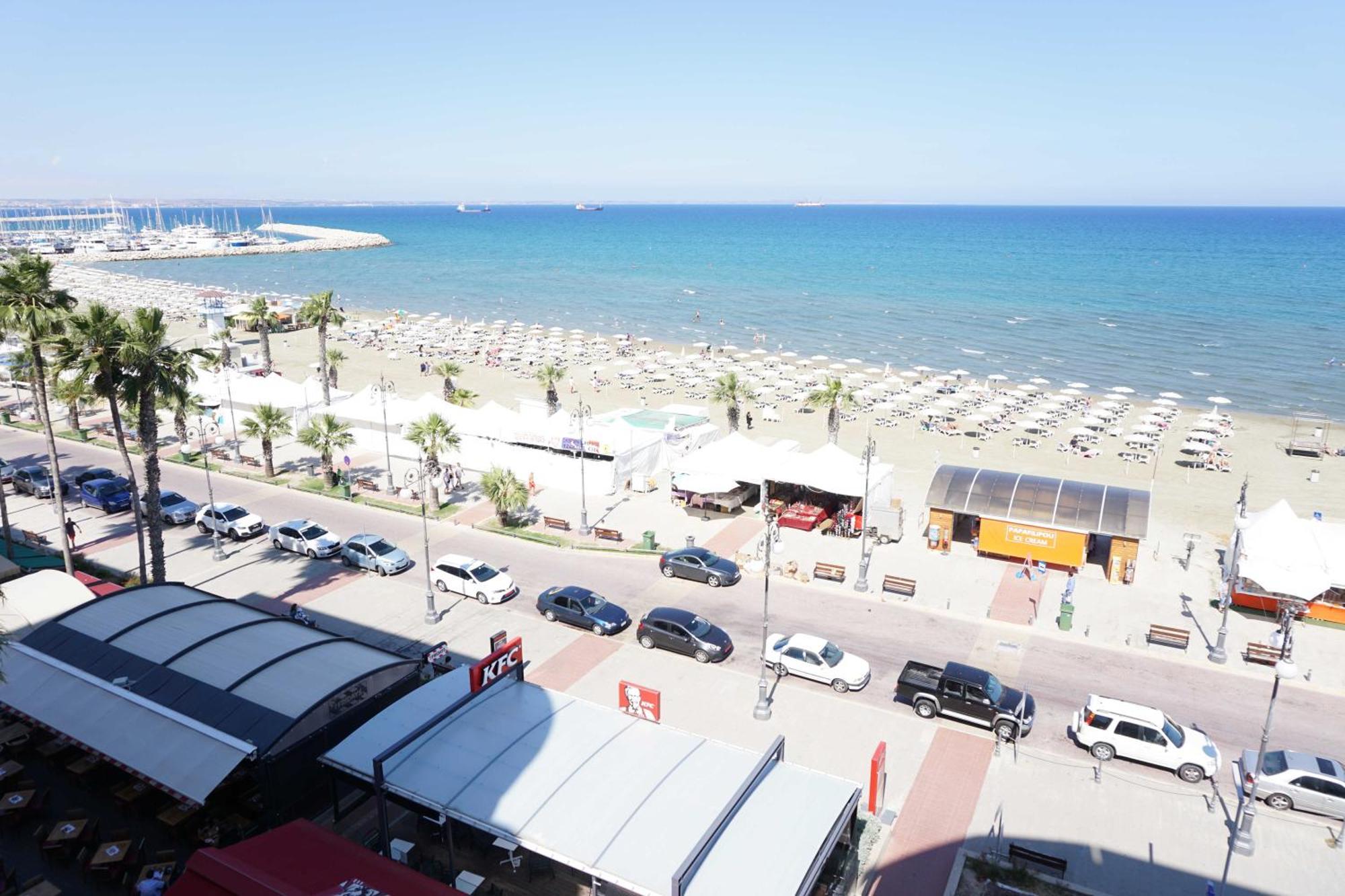 Lazuli Sea View Beachfront Ap 21 Larnaca Dış mekan fotoğraf