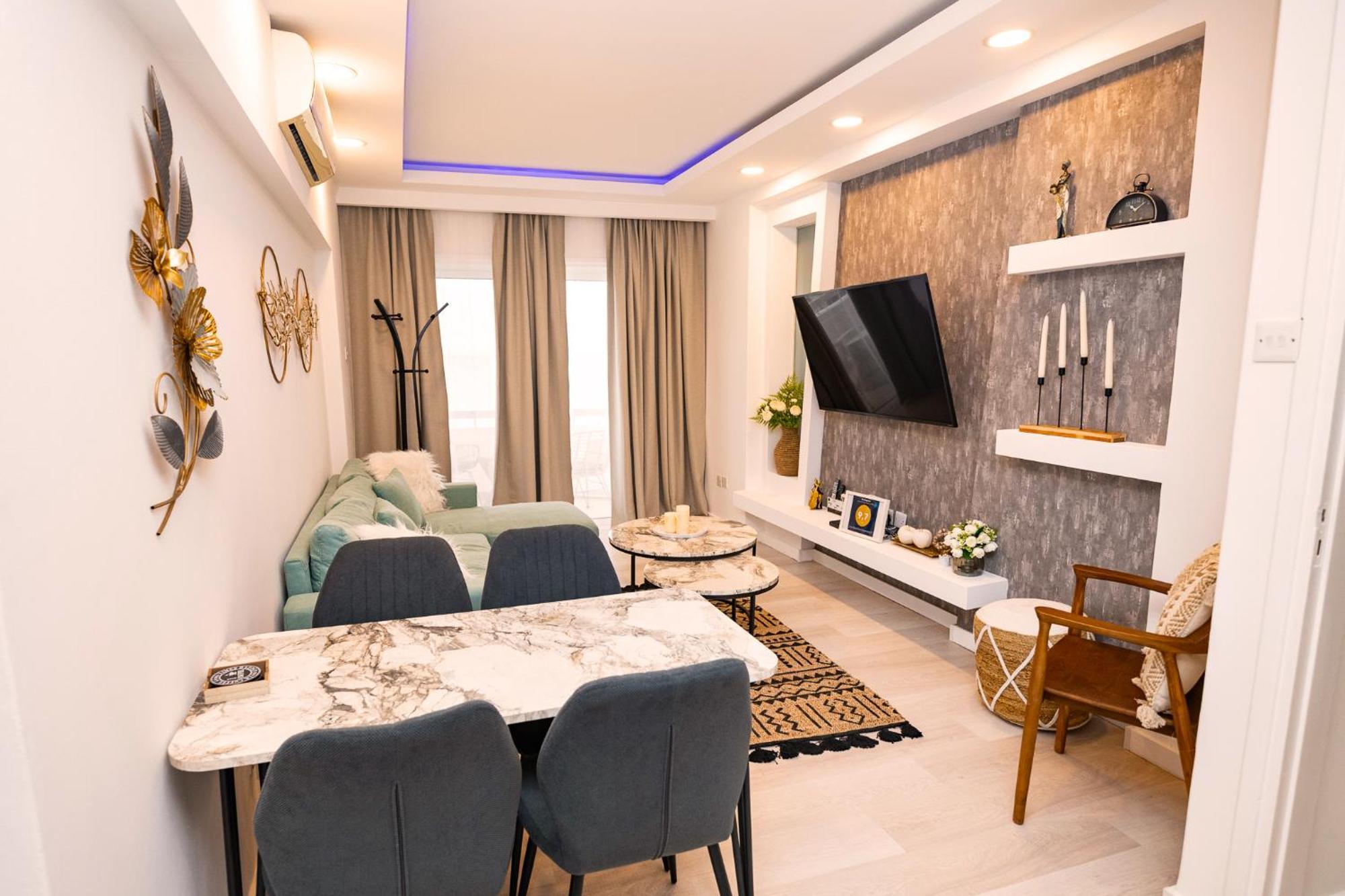 Lazuli Sea View Beachfront Ap 21 Larnaca Dış mekan fotoğraf