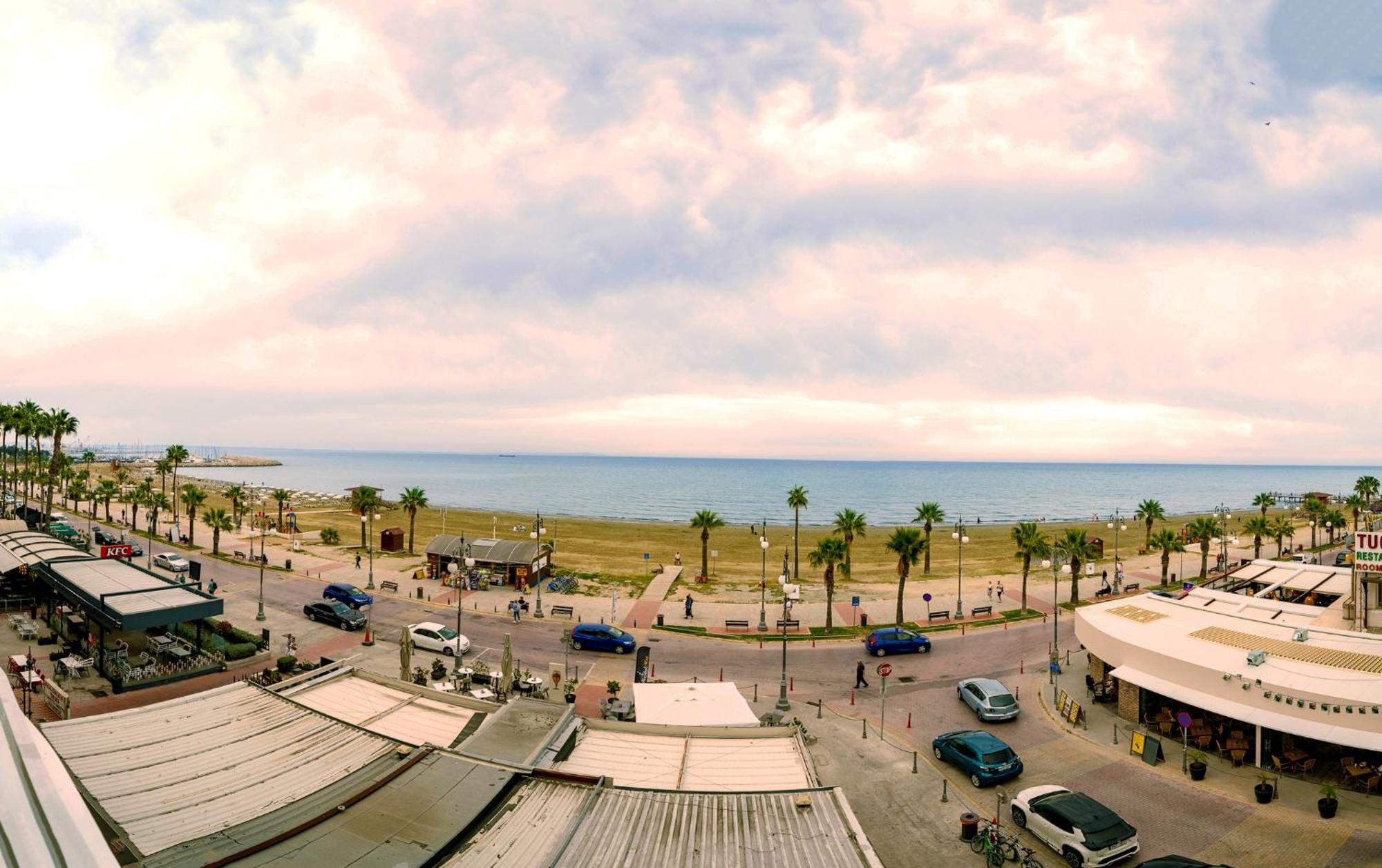 Lazuli Sea View Beachfront Ap 21 Larnaca Dış mekan fotoğraf