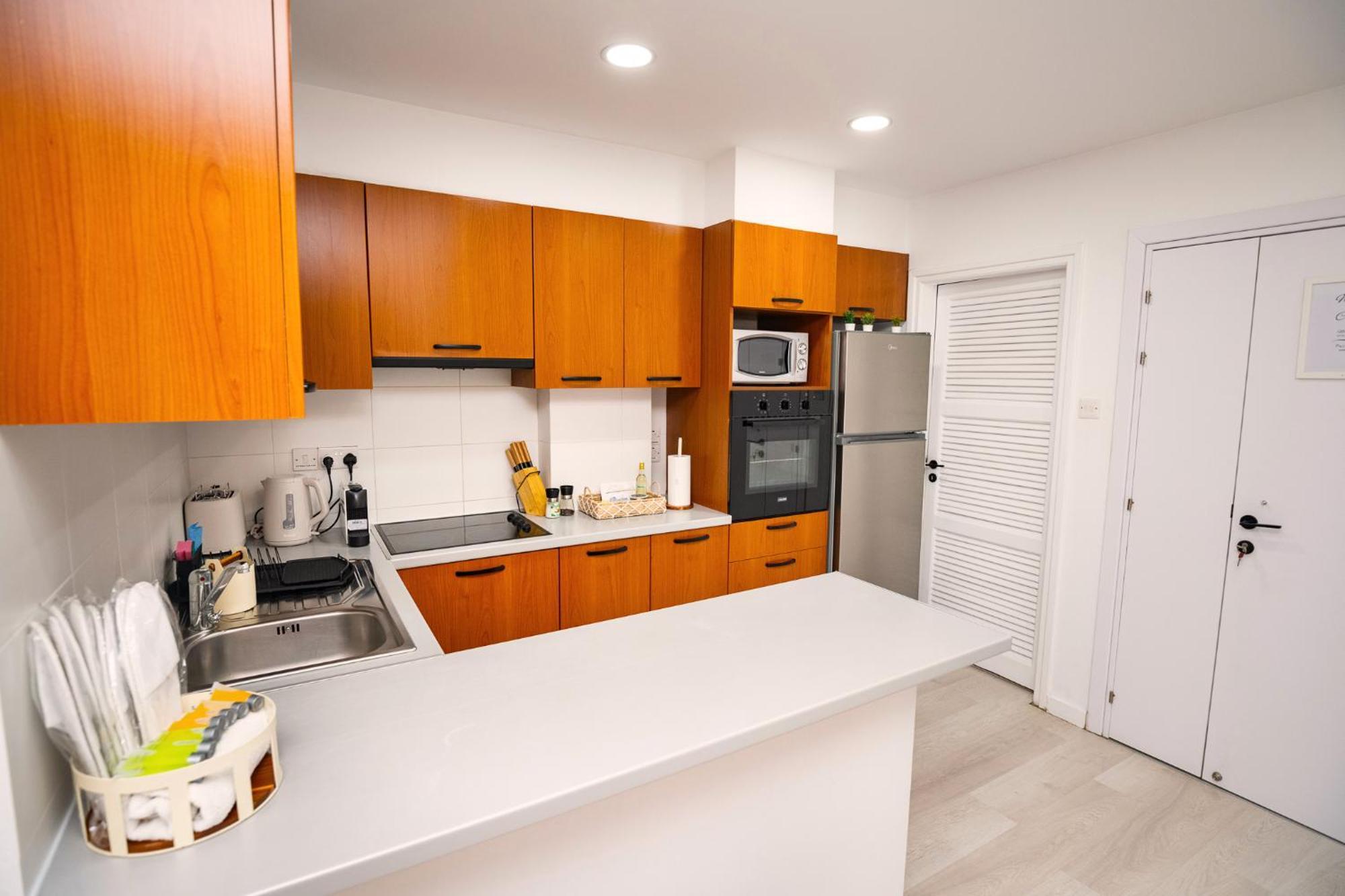 Lazuli Sea View Beachfront Ap 21 Larnaca Dış mekan fotoğraf