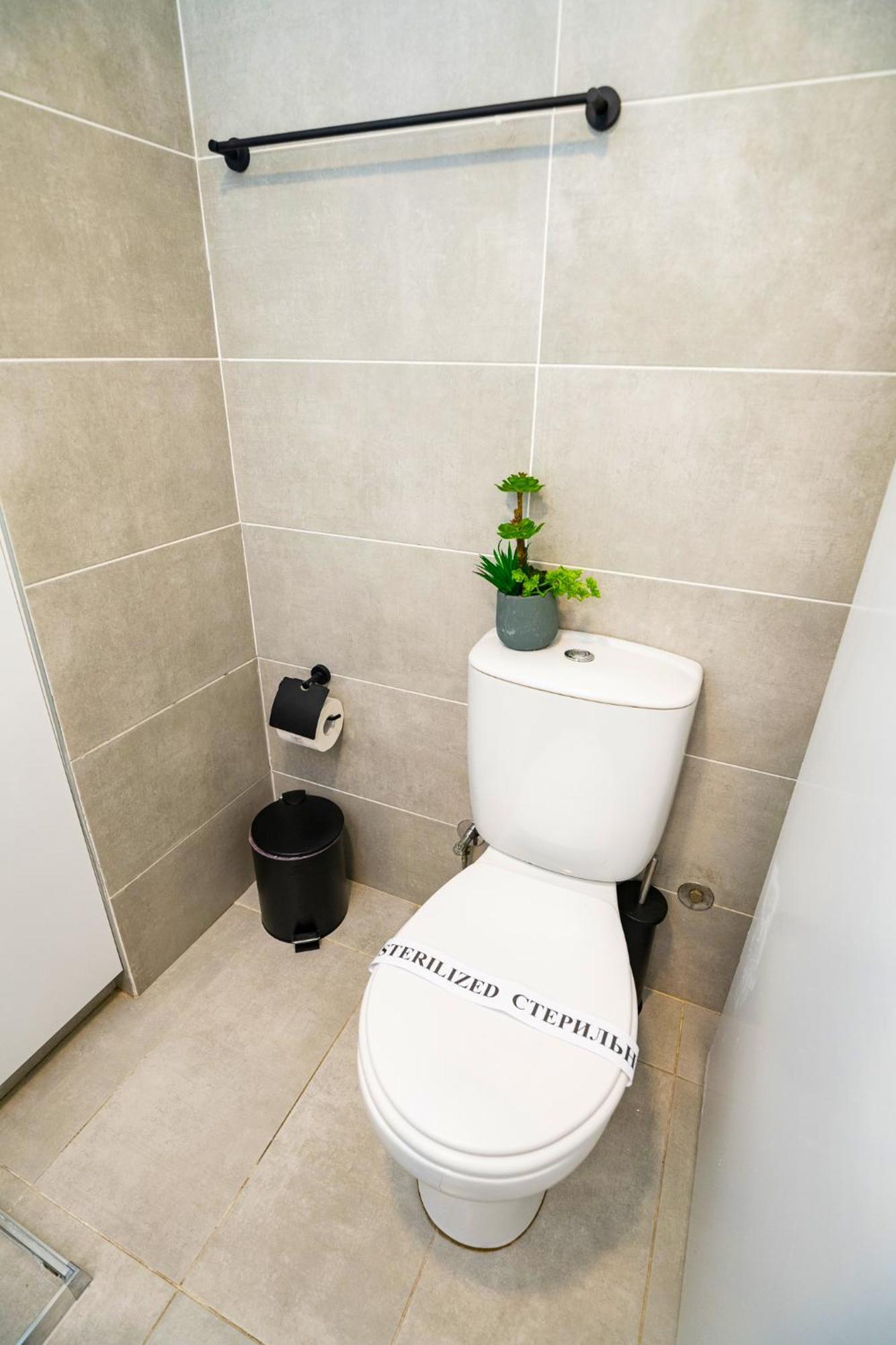 Lazuli Sea View Beachfront Ap 21 Larnaca Dış mekan fotoğraf