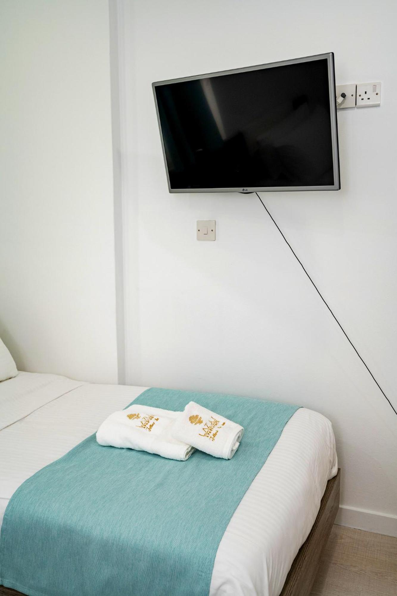 Lazuli Sea View Beachfront Ap 21 Larnaca Dış mekan fotoğraf