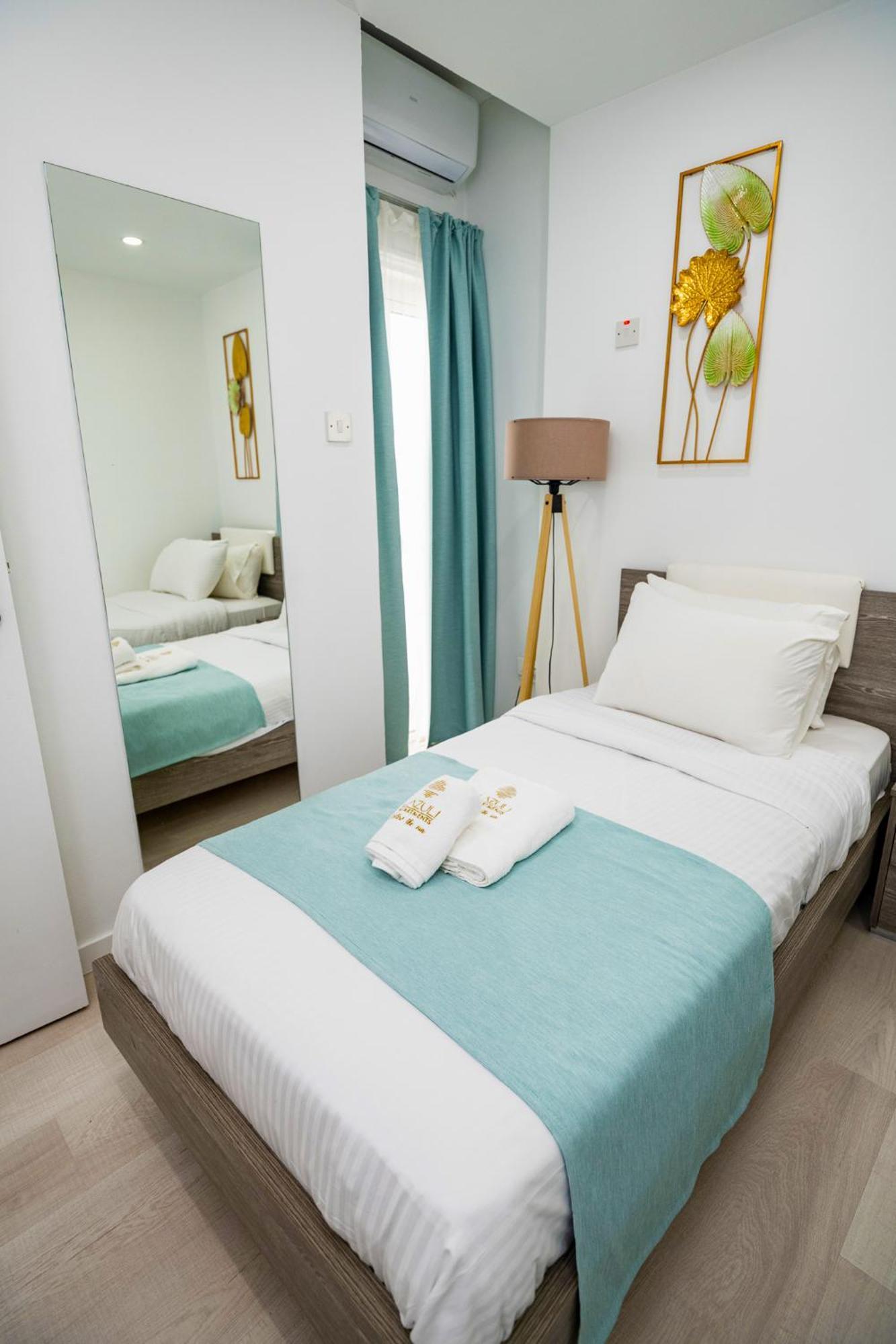 Lazuli Sea View Beachfront Ap 21 Larnaca Dış mekan fotoğraf
